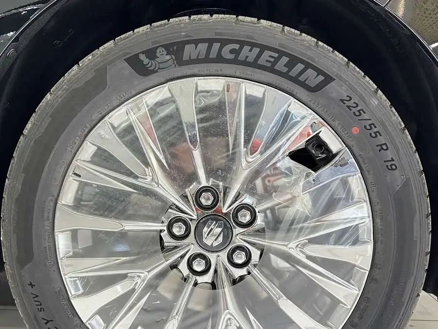 ألفارد 2025 النسخة الذهبية الفاخرة 2.5L ذات المحرك المزدوج