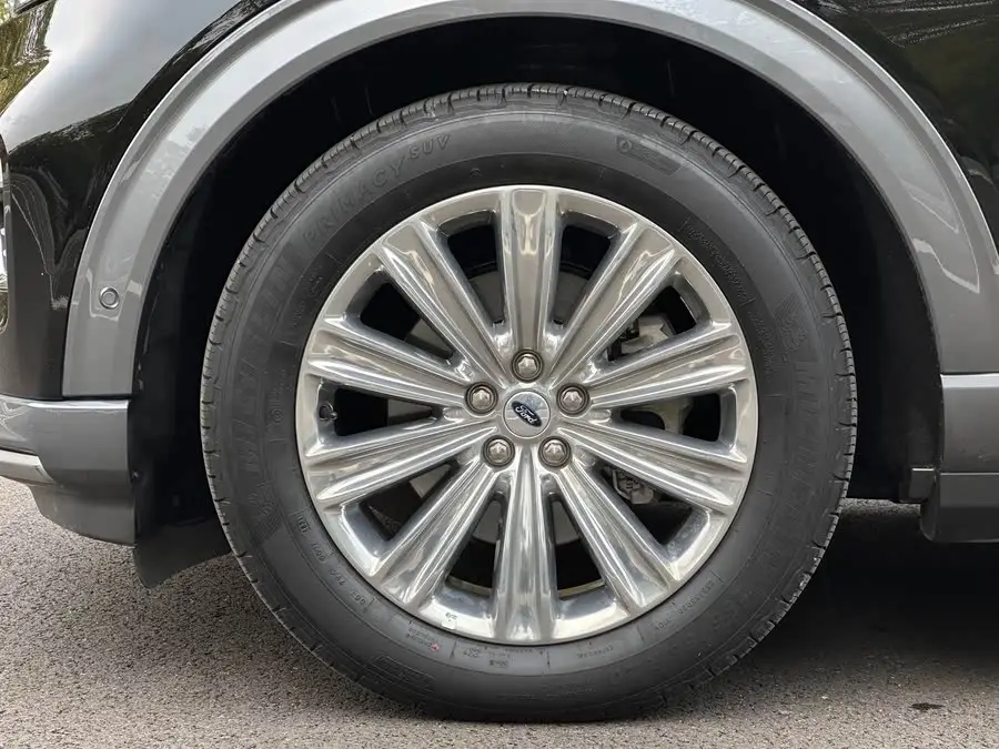 مستكشف 2020 EcoBoost 285 دفع رباعي تيتانيوم 7 مقاعد