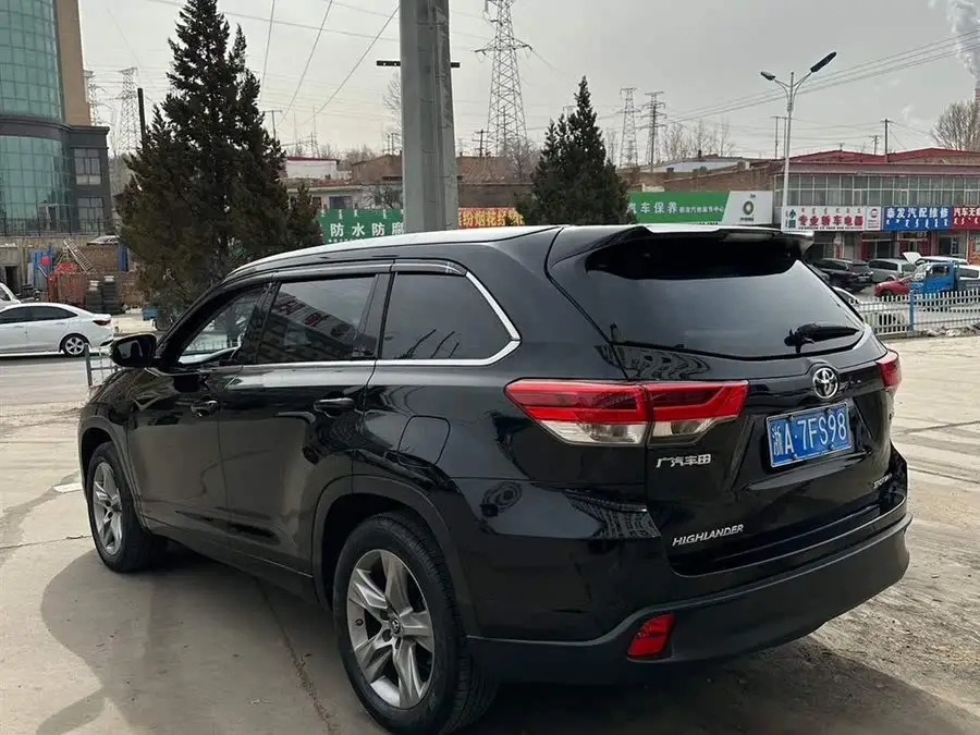 Highlander 2018 2.0T AWD Premium 7-Seater National VI