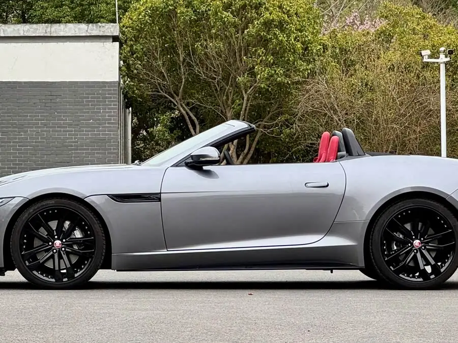 جاجوار F-TYPE 2023 P300 مكشوفة R-DYNAMIC BLACK