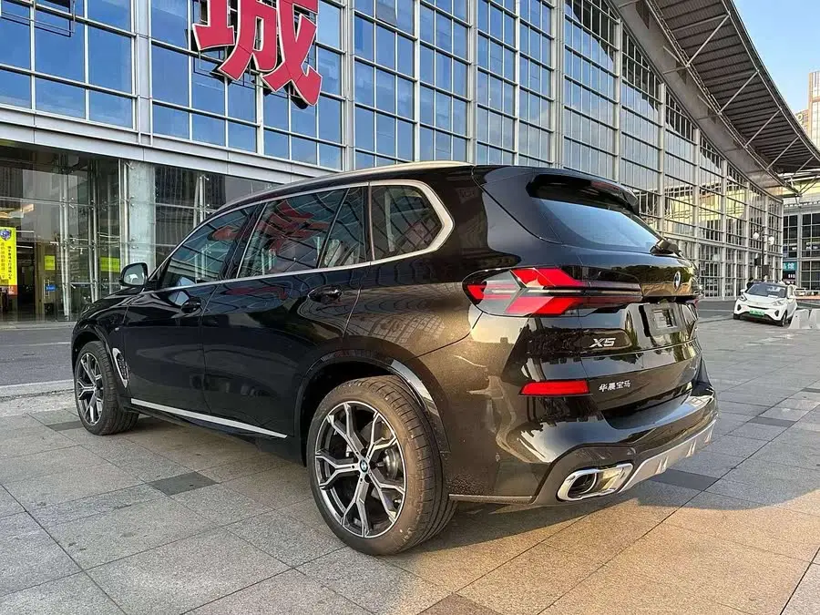 BMW X5 2023 xDrive 30Li M Sport Package