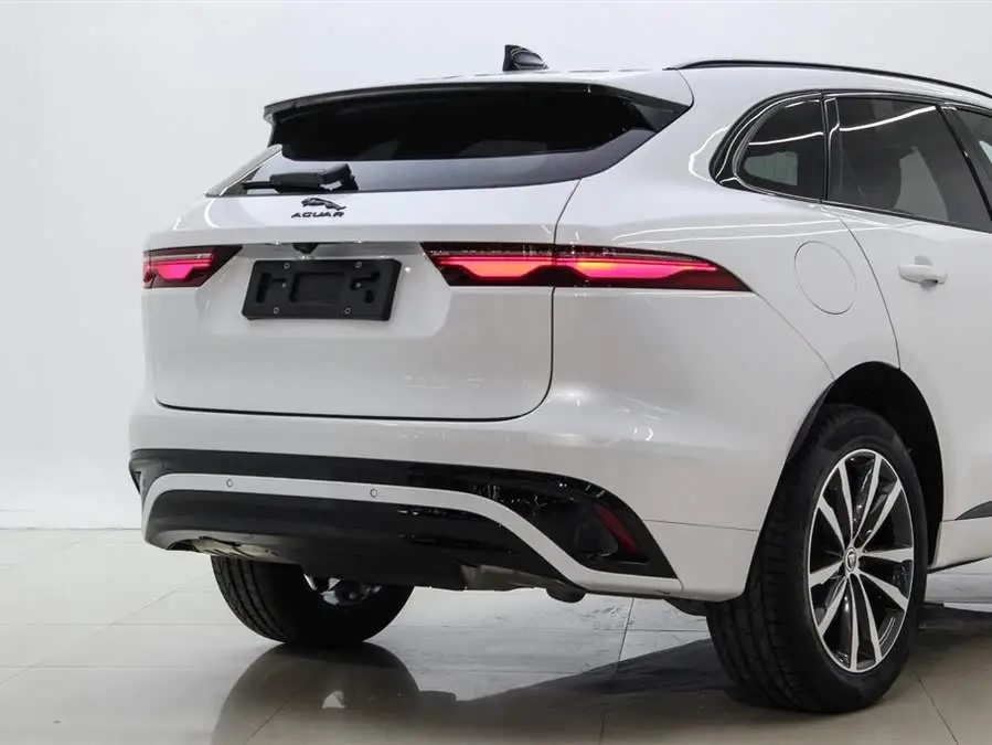 Jaguar F-PACE 2024 P250 R-Dynamic SE