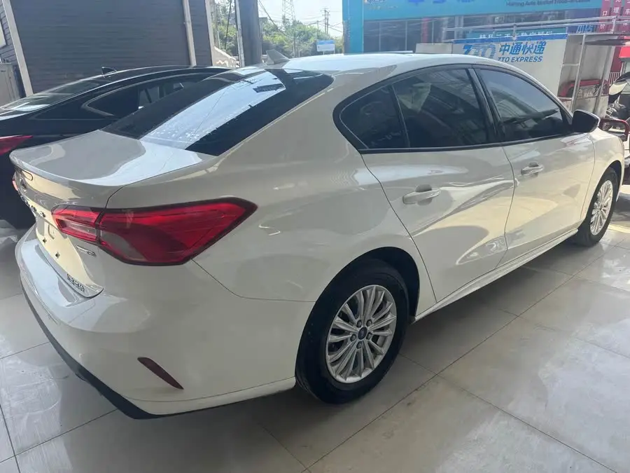 فورد فوكس 2020 سيدان إيكوبوست 180 أوتوماتيكي