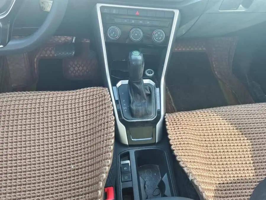 T-ROC 2021 نموذج 280TSI DSG دفع ثنائي نسخة النخبة الذكية المتصلة