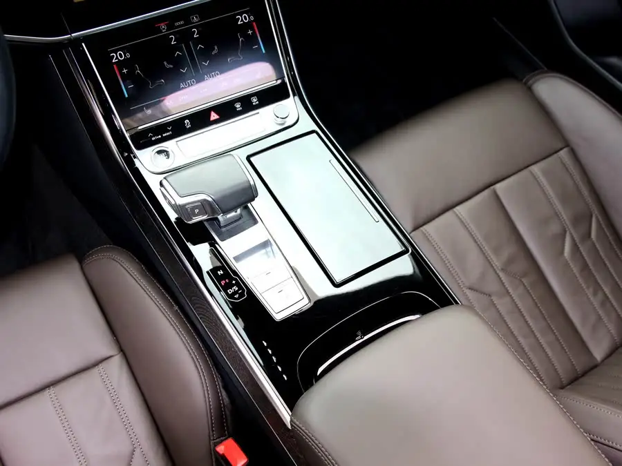 أودي A8 2023 A8L 45 TFSI كواترو فاخرة