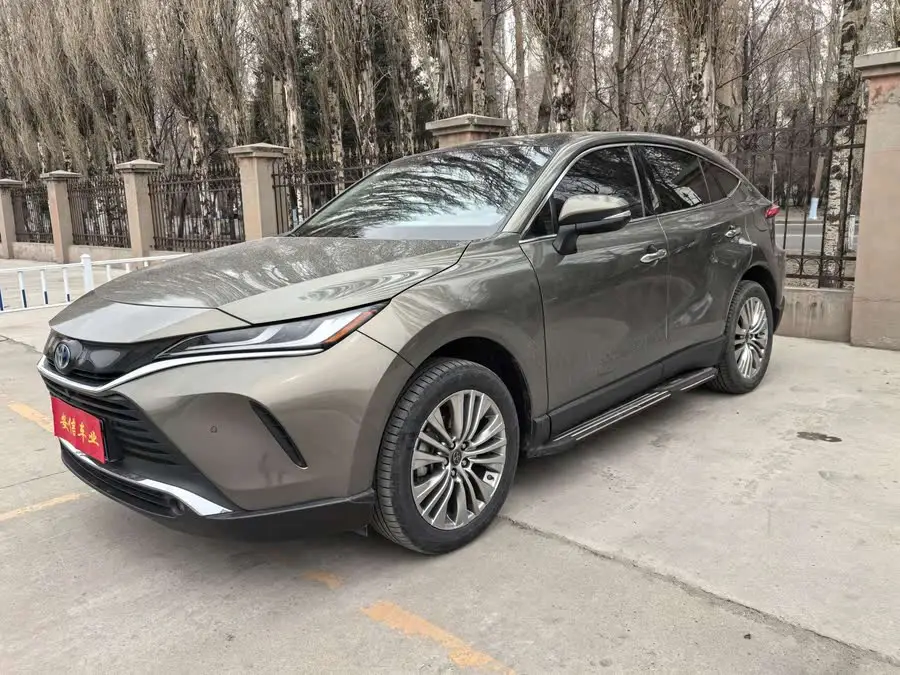 2022 تويوتا هارير هايبرد 2.5 لتر CVT الدفع الرباعي الرائد