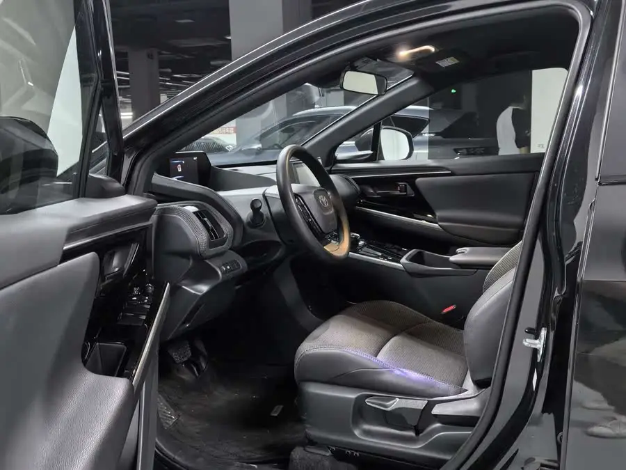 فاو تويوتا bZ4X 2022 طراز دفع ثنائي النخبة إصدار JOY