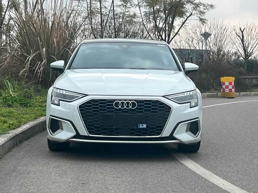 أودي A3 2021 طراز A3L ليموزين 35 TFSI إصدار الأناقة العصرية