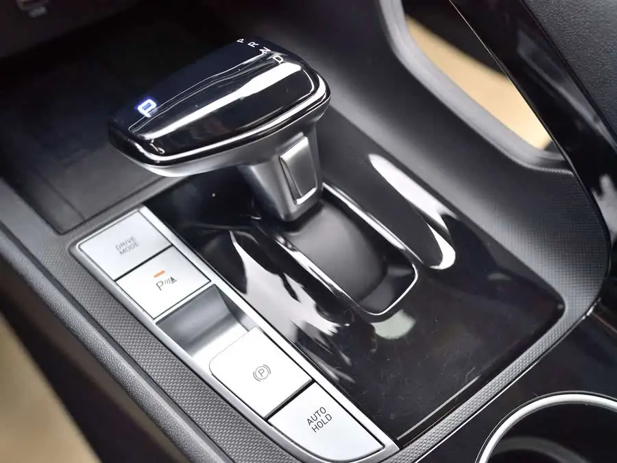 Elantra 2022 1.5L CVT LUX Premium Edition