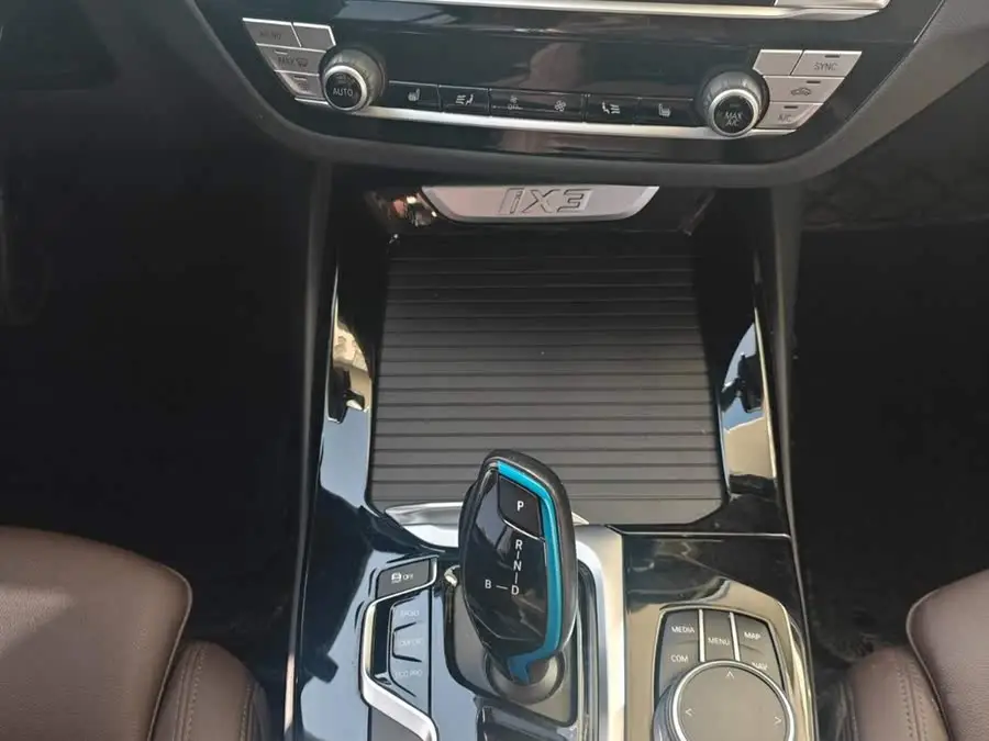 BMW iX3 2021 Leading Model