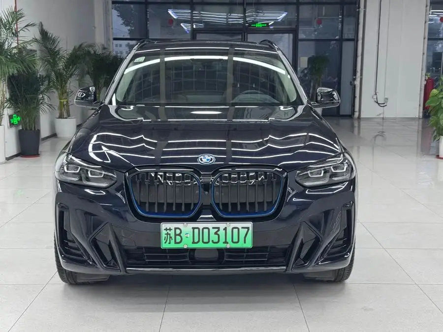 بي إم دبليو iX3 2022 الطراز الرائد