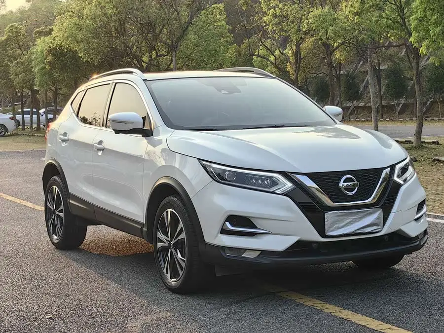 2022 نيسان قاشقاي 2.0 لتر CVT XV بريم إصدار فاخر