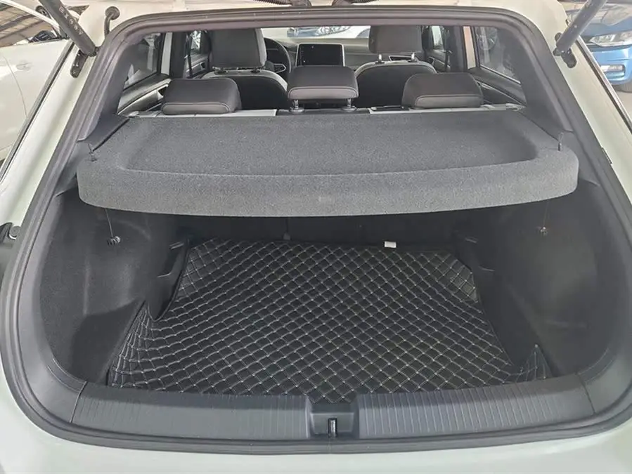 T-ROC 2023 طراز 300 TSI DSG دفع ثنائي نسخة تشينغوانغ