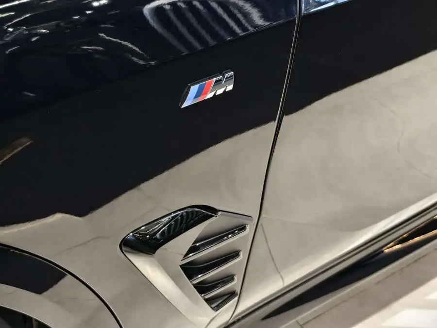 بي إم دبليو X5 2023 xDrive 40Li M حزمة الظل الرياضية