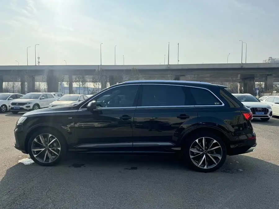Audi Q7 2023 55 TFSI quattro S line Sport