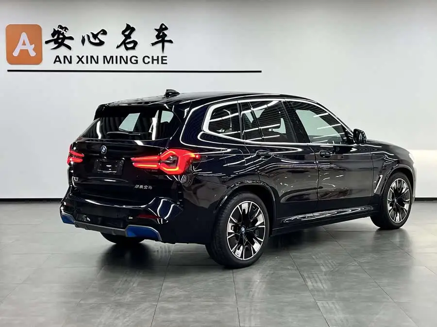 BMW iX3 2022 Leading Edition