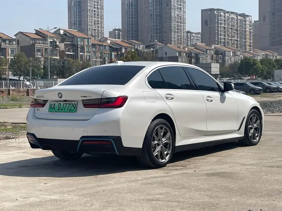 بي إم دبليو i3 2022 eDrive 35 L