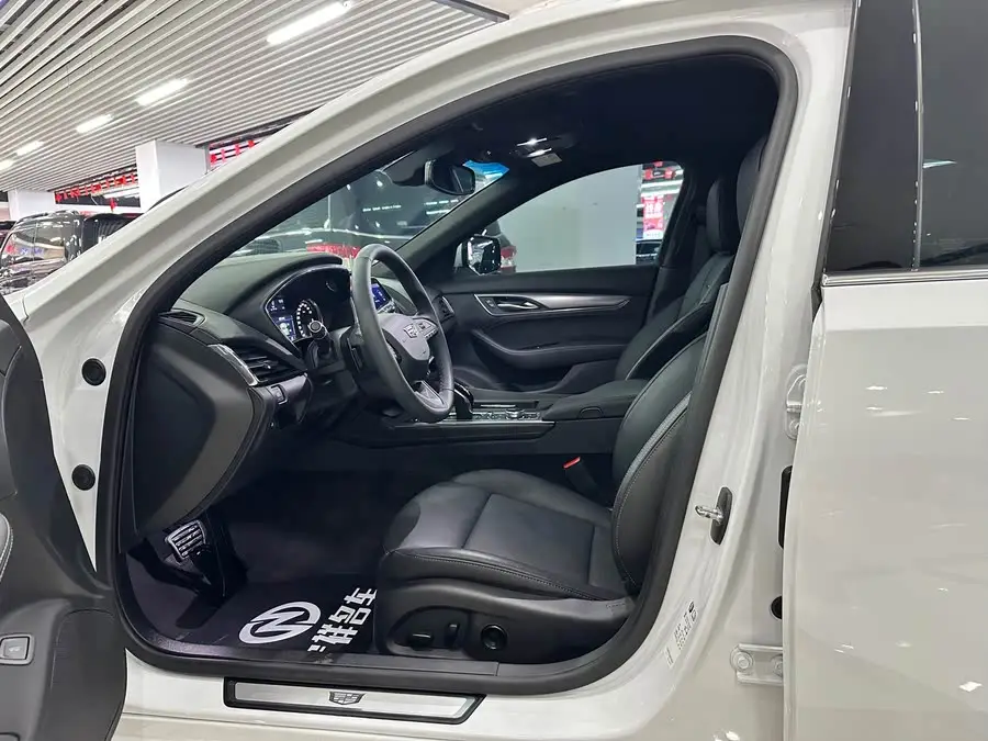 كاديلاك CT5 2022 28T الفاخرة (الإصدار القياسي)