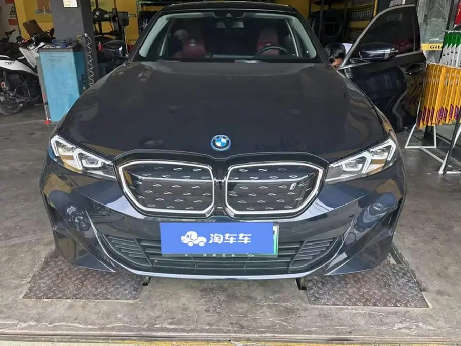 بي إم دبليو i3 2024 eDrive 35 L