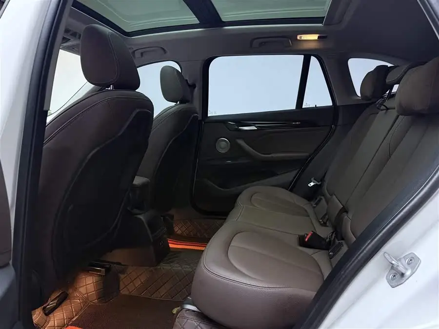 بي إم دبليو X1 2021 sDrive20Li الطراز الأنيق