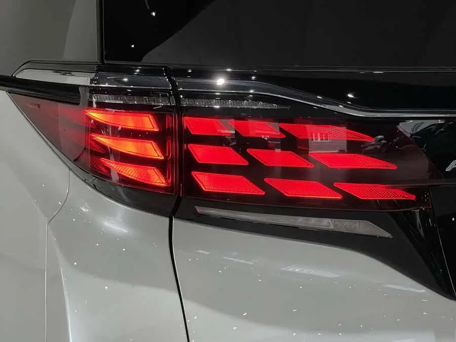 ألفارد 2024 مزدوج المحرك 2.5 لتر نسخة متميزة