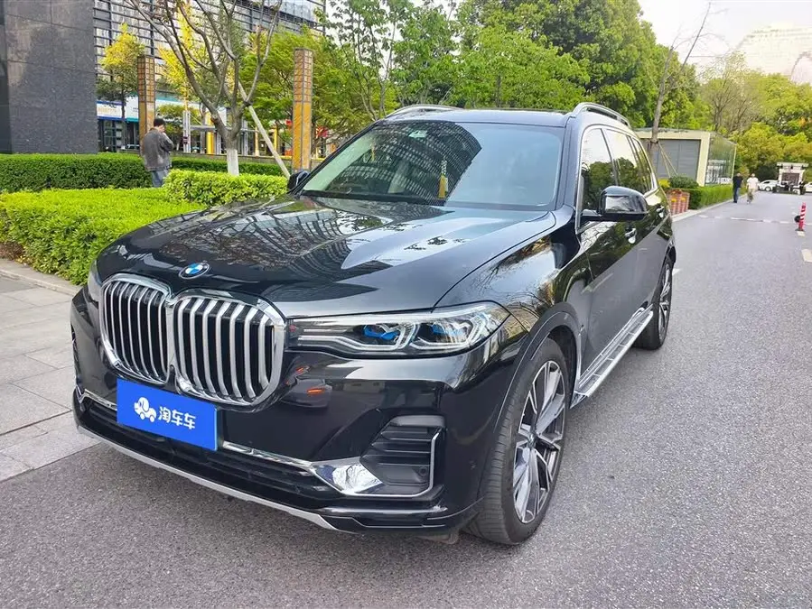 بي إم دبليو X7 2021 طراز مُعدل xDrive40i باقة الرفاهية التنفيذية