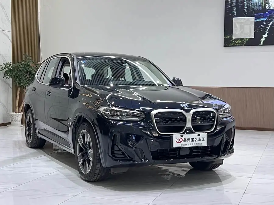 بي إم دبليو iX3 2024 طراز رائد