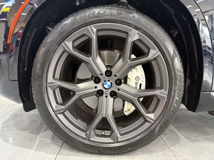 بي إم دبليو X5 2022 xDrive 40Li حزمة M الرياضية