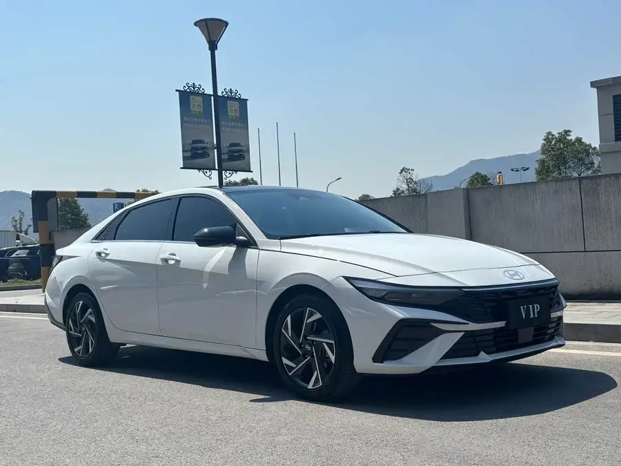 Elantra 2023 1.5L CVT LUX Premium