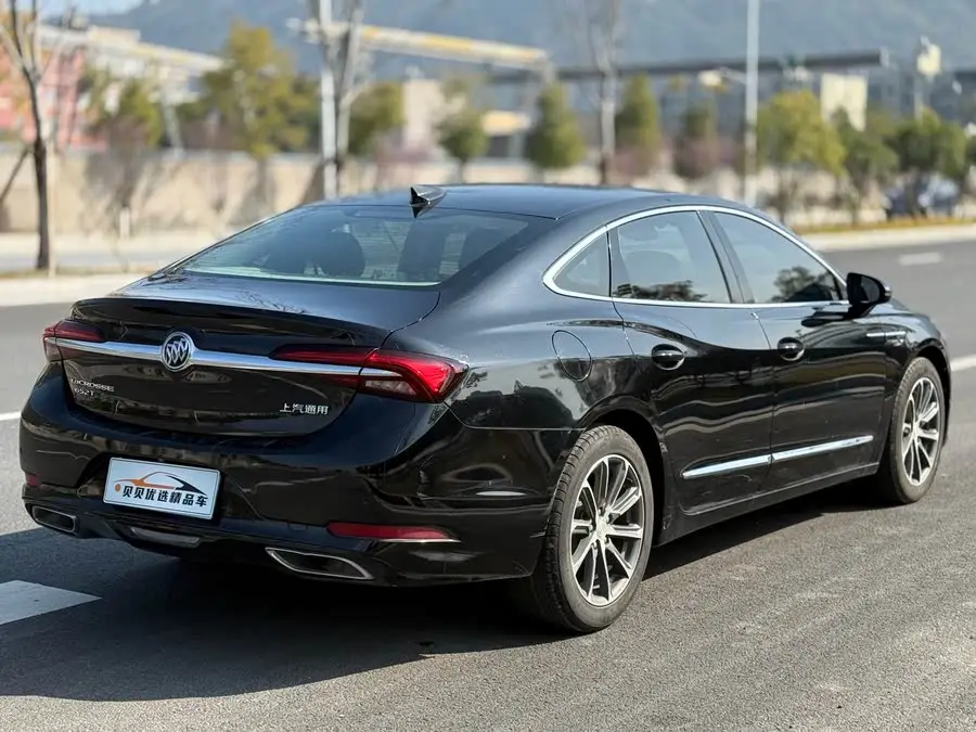 بيوك لاكروس 2020 652T فاخرة