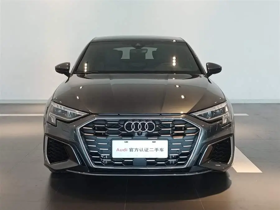 أودي A3 2023 سبورت باك 35 TFSI طراز الموضة الرياضية