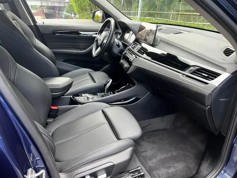 بي إم دبليو X1 2022 xDrive25Li المتميزة