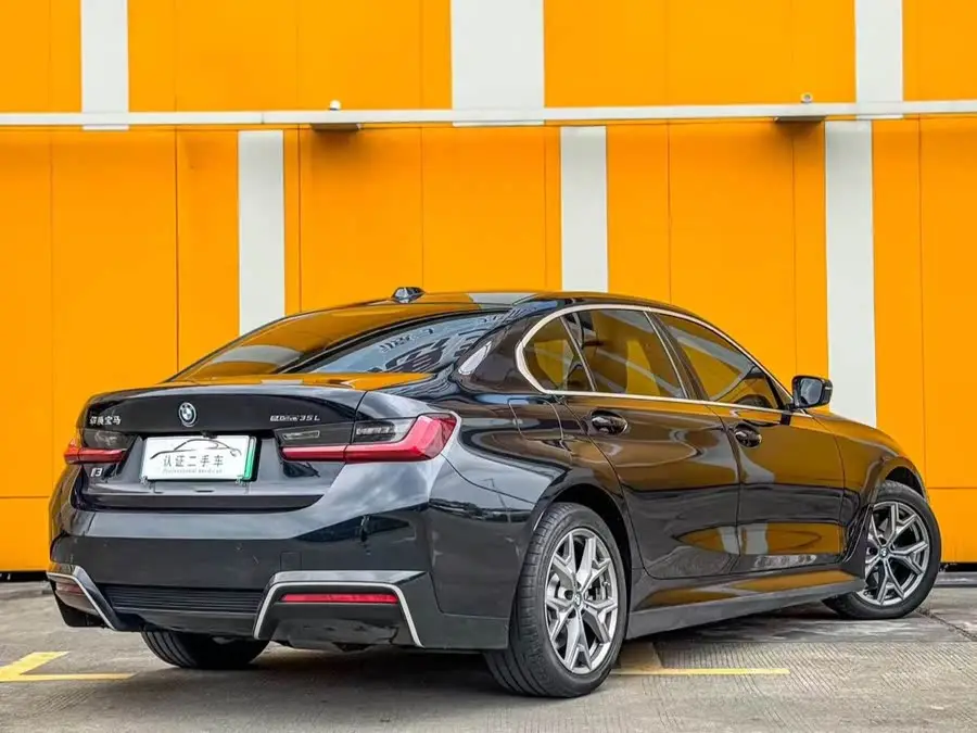 بي إم دبليو i3 2024 eDrive 35 L