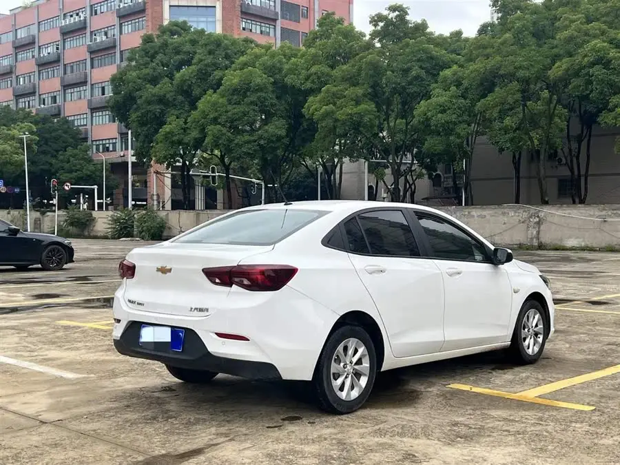 2021 شيفروليه كوفوت 325T أوتوماتيكي إصدار إكسينيي