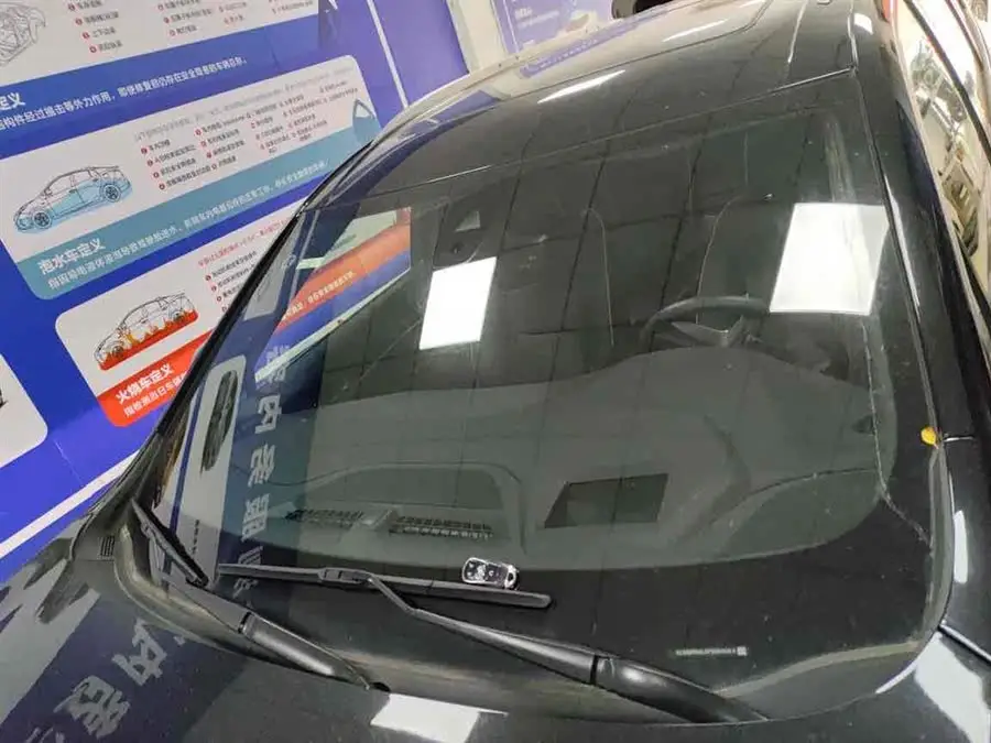 إنفيجن 2022 652T دفع رباعي فائق الفخامة 6 مقاعد