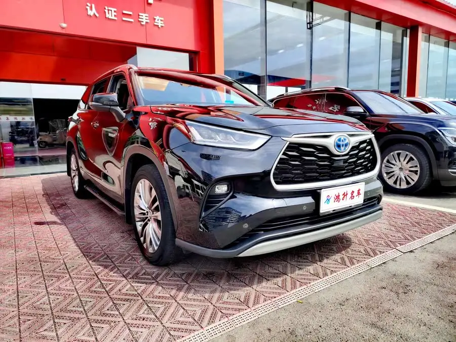 هايلاندر 2022 هايبرد 2.5 لتر دفع رباعي فئة متميزة 7 مقاعد