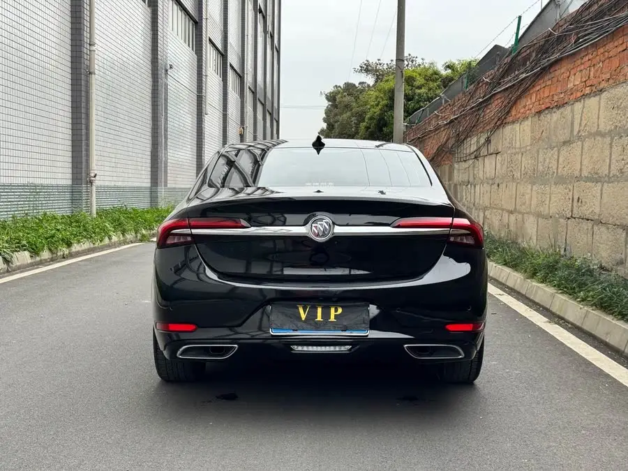 بيوك لاكروس 2022 652T فاخرة