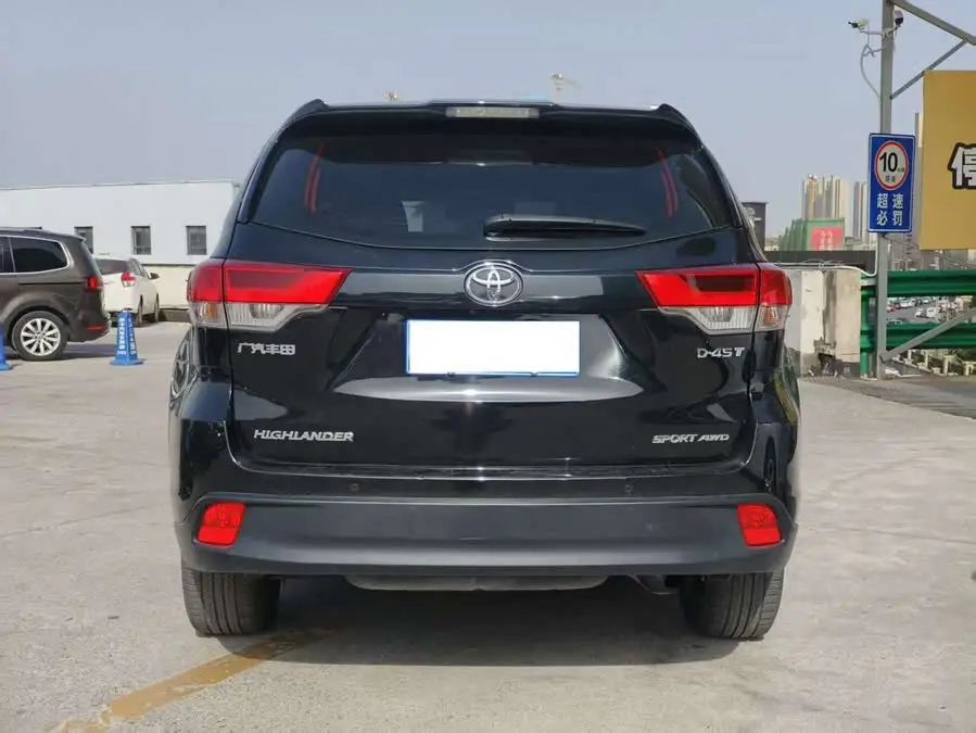 هايلاندر 2021 2.0T النسخة الفاخرة ذات الدفع الرباعي 7 مقاعد