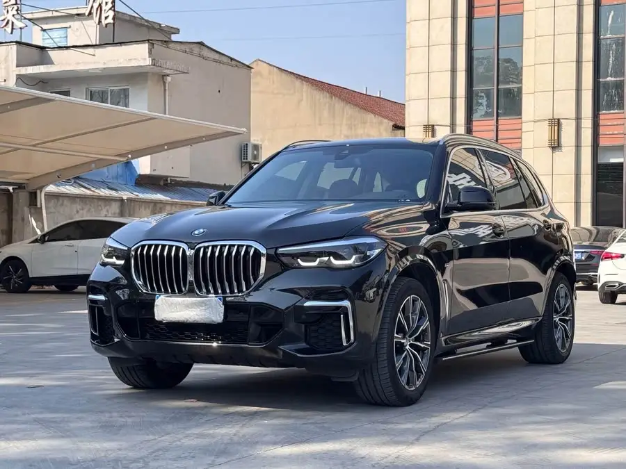 بي إم دبليو X5 2022 xDrive 30Li M حزمة رياضية