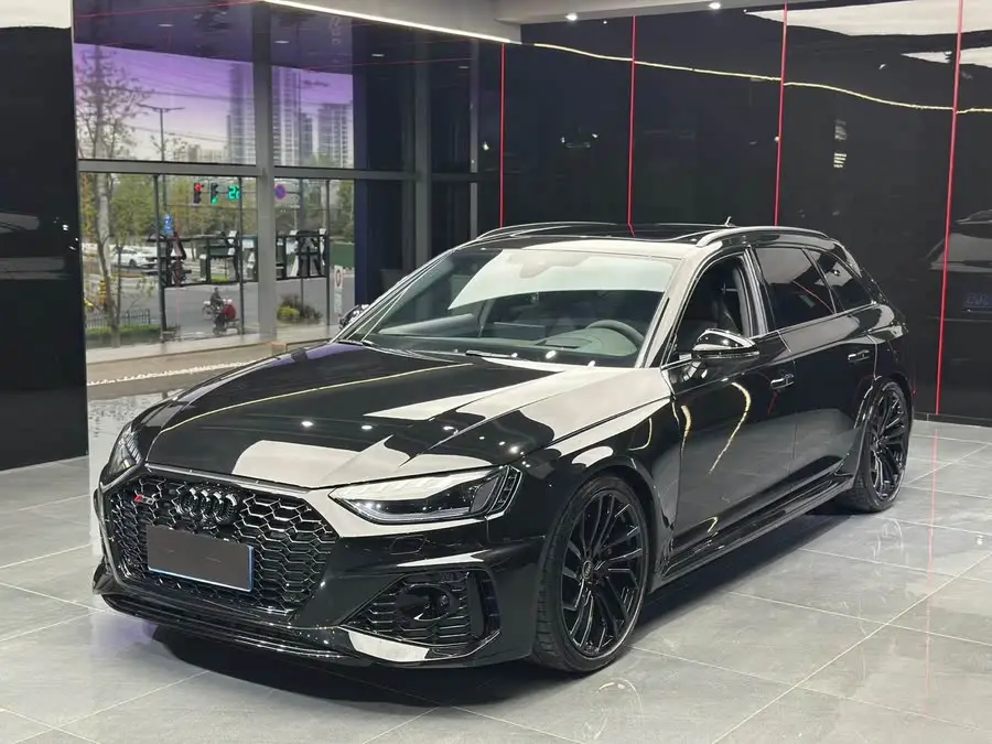 أودي RS 4 2023 RS4 أفانت إصدار بلاك