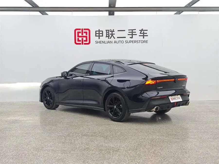 شانجان UNI-V 2023 1.5T الفاخرة