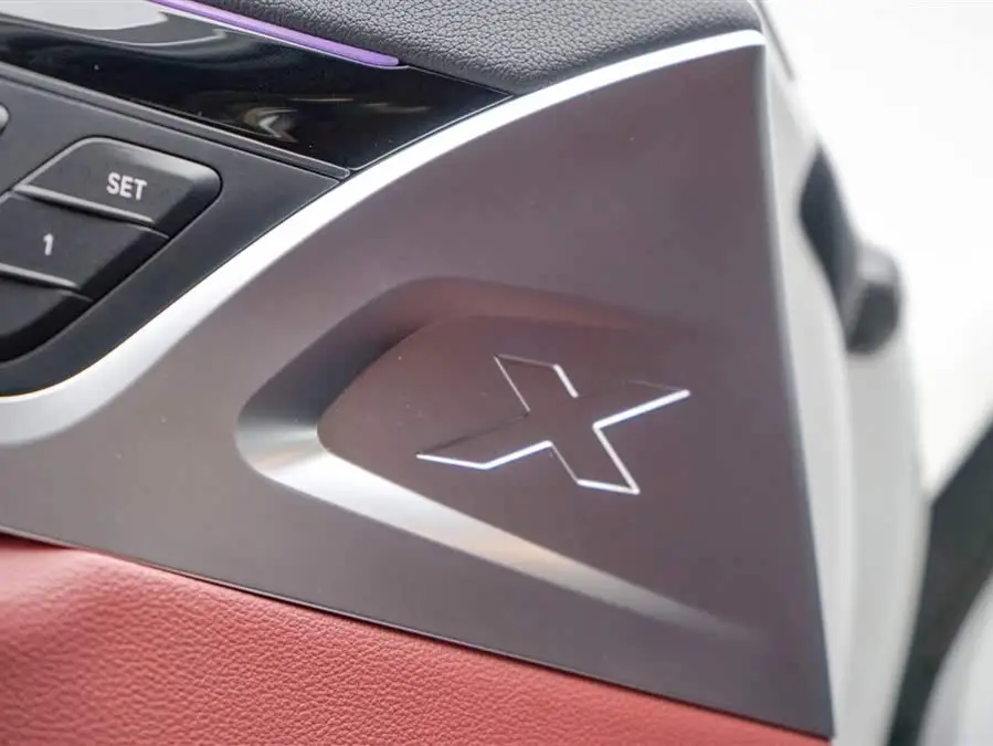 BMW iX3 2024 Leading Edition