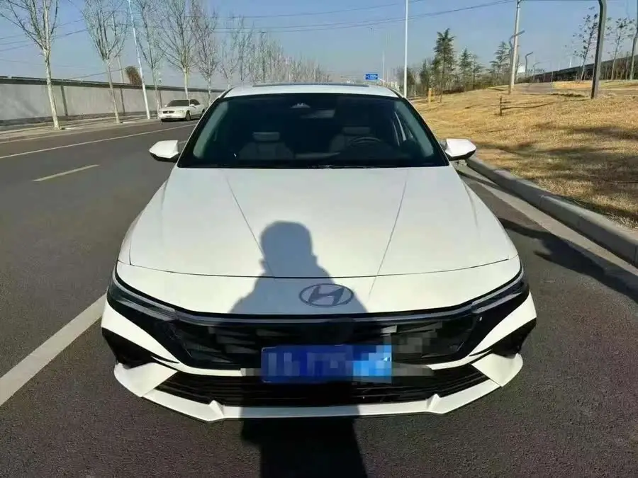 إيلانtra 2023 1.5L CVT LUX النسخة المميزة