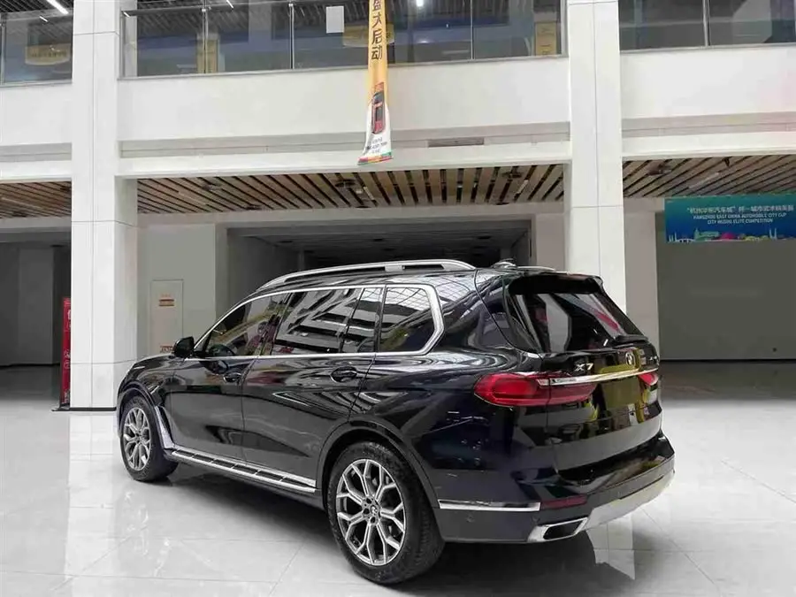 بي إم دبليو X7 2021 طراز xDrive40i باقة الفخامة