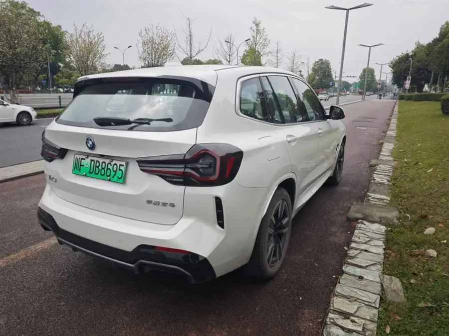 BMW iX3 2023 Leading Edition