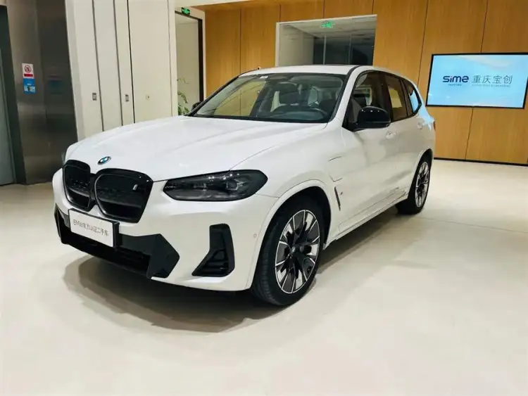 BMW iX3 2023 Leading Edition