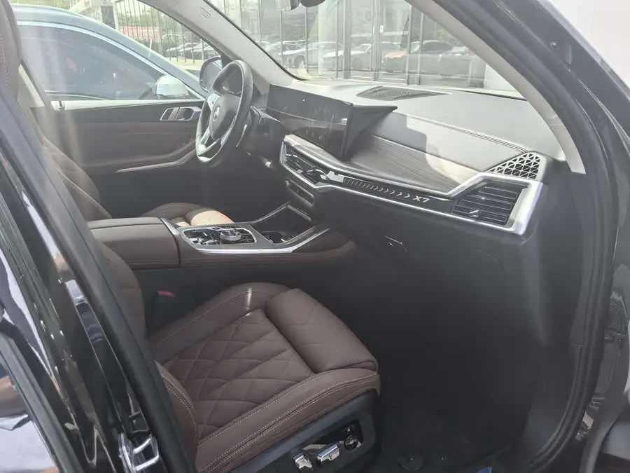 BMW X7 2023 xDrive40i Luxury Package