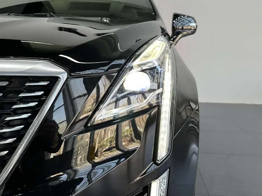 كاديلاك XT5 2020 طراز معدل 28T فاخرة