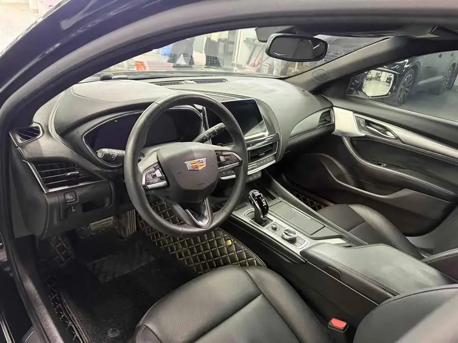 كاديلاك CT5 2023 28T الفاخرة (النسخة القياسية)