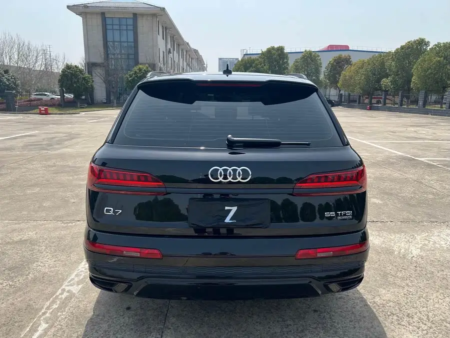 Audi Q7 2023 55 TFSI quattro S line Ice Sport Edition